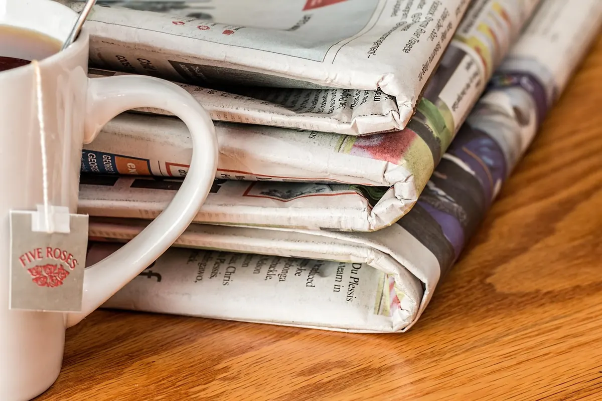 Broadsheet vs Tabloid vs Online News Brief: How UK Coverage Compares